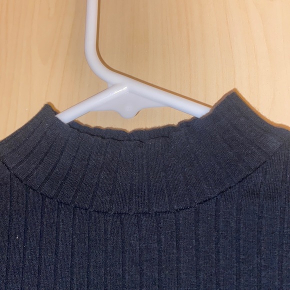 Black ribbed knit mock neck - Picture 2 of 4